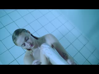 sophie turner nude (covered) - survive s01e01 (2020) hd 1080p watch online / sophie turner - survive