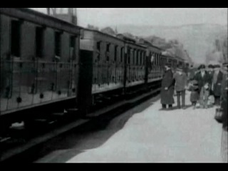 auguste and louis jean lumiere. arrival of the train at la ciota station. 1895 (first ever film)